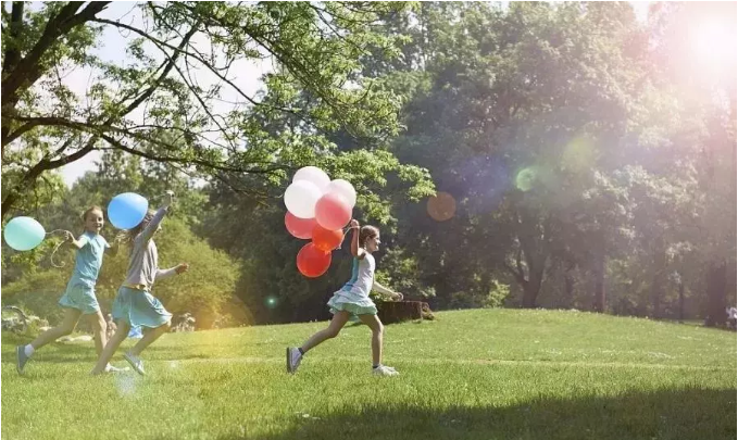 孩子們的童年究竟能有多美？何必想象，點(diǎn)擊即享！