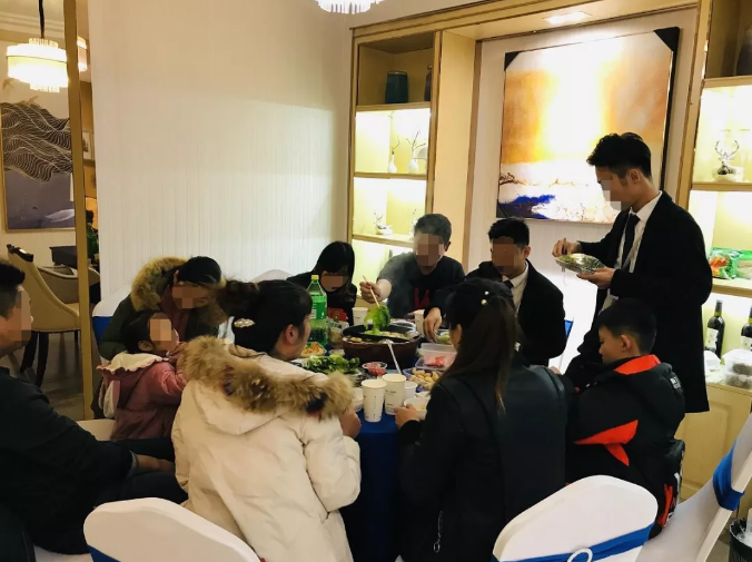 暖冬火鍋宴熱辣開席，老友變新鄰，理想開涮！